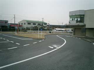 makuhari-menkyo-center1.jpg
